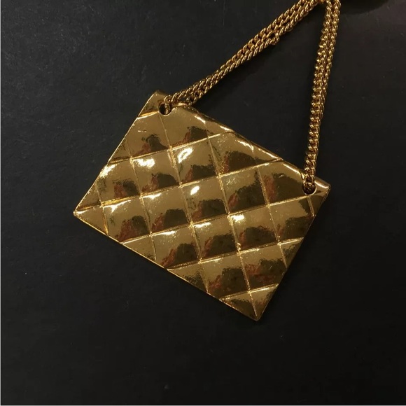 CHANEL CC Logo Matelasse Chain Bag Gold Tone Brooch - Picture 5 of 8